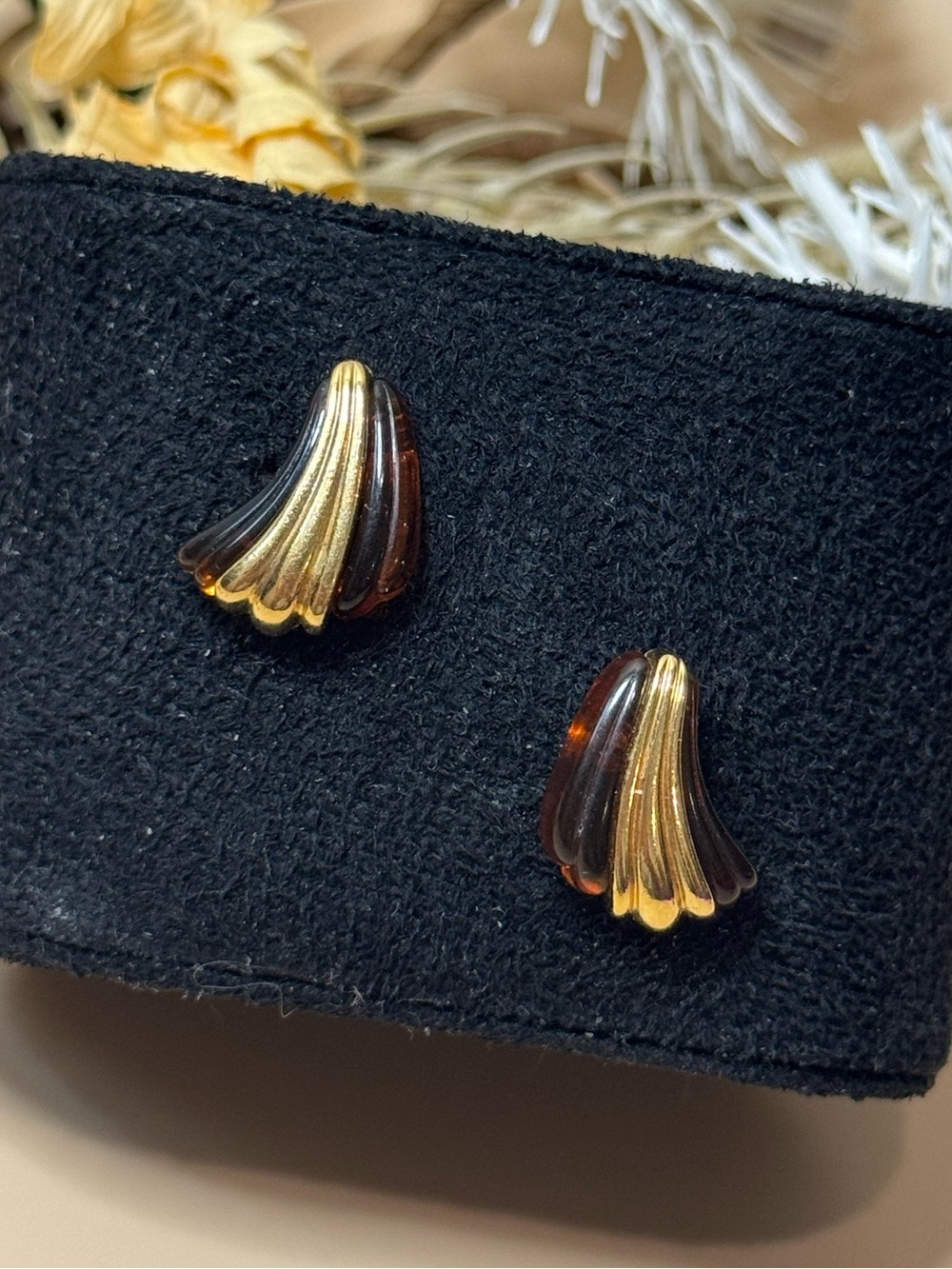 Vintage Amber Brown & Gold Tone Fluted Fan Pierced Stud Earrings